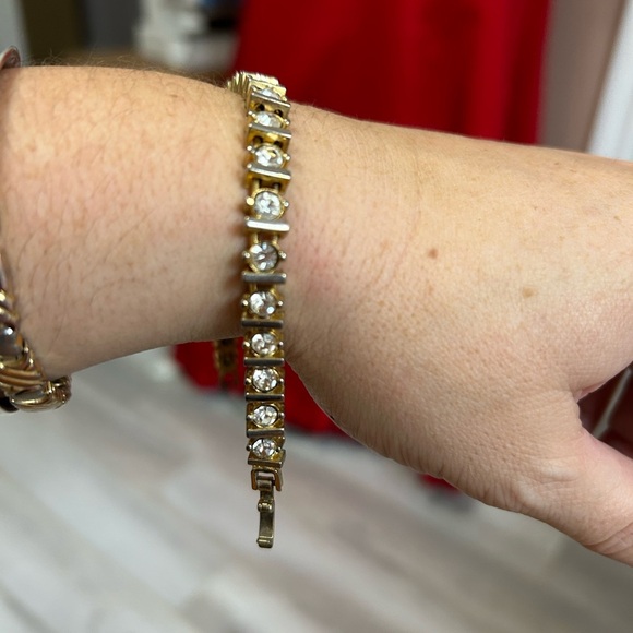 4/$100 rhinestone Elegant Gold and Silver Bracelet 7 inches 😎 - Picture 3 of 7